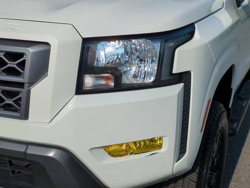 Used 2022 Nissan Frontier SV AWD/4WD image 9