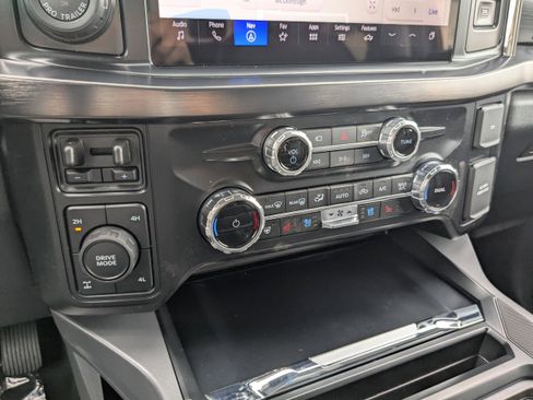 New 2026 Ford F250 Lariat w/ Black Appearance Package image 24