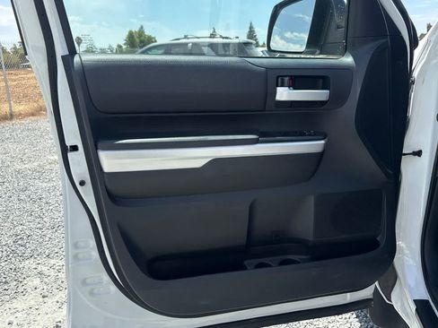 Used 2014 Toyota Tundra SR5 w/ SR5 Upgrade Package RWD image 15
