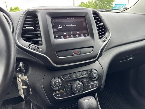 Used 2020 Jeep Cherokee Latitude w/ Cold Weather Group AWD/4WD image 21