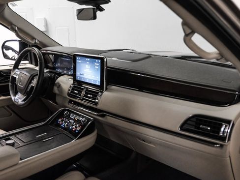 Used 2020 Lincoln Navigator 2WD image 14