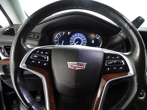 Used 2018 Cadillac Escalade Luxury AWD/4WD image 6
