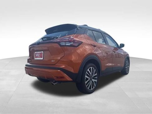Used 2024 Nissan Kicks SV w/ Interior Electronics Package FWD image 7