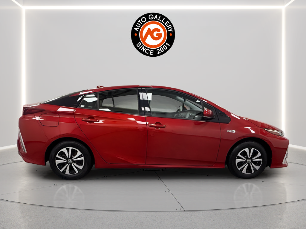 Used 2017 Toyota Prius Prime Advanced FWD image 8