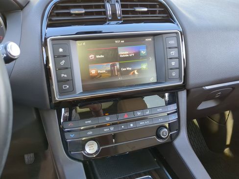 Used 2018 Jaguar F-PACE Prestige image 21