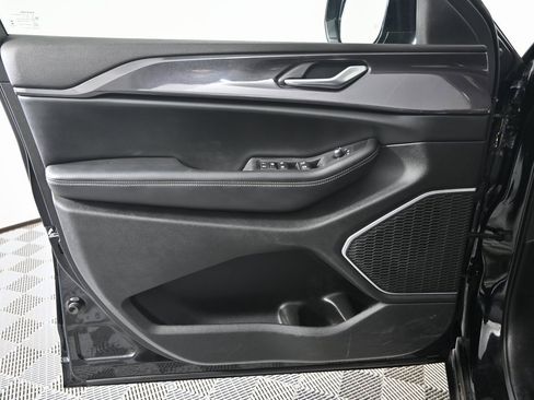 Used 2022 Jeep Grand Cherokee Altitude image 18