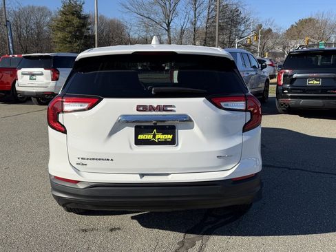 Used 2024 GMC Terrain SLE image 4