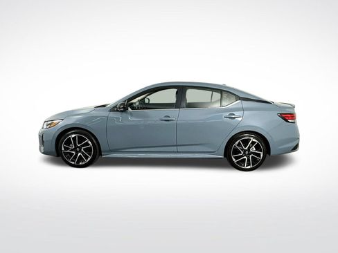 Used 2025 Nissan Sentra SR w/ SR Premium Package FWD image 5