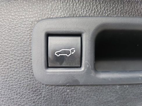 Used 2021 Toyota Highlander XLE image 25