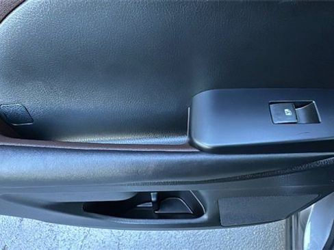 Used 2017 Toyota Highlander Limited image 36