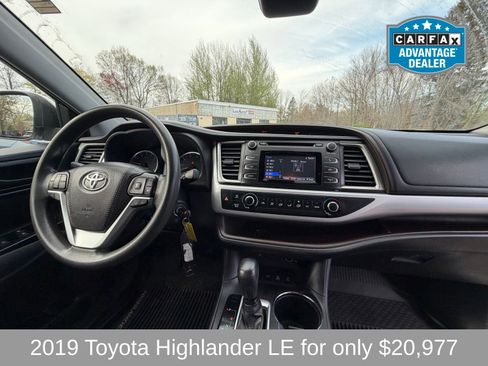 Used 2019 Toyota Highlander LE AWD/4WD image 17