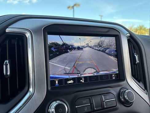 Used 2022 GMC Sierra 2500 SLT w/ SLT Convenience Package image 15