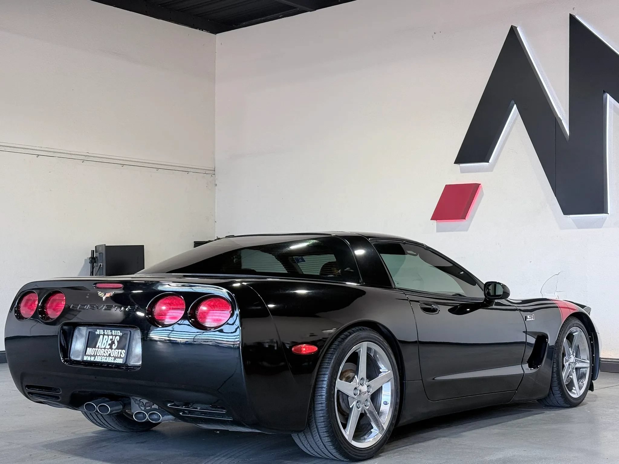 Used 2002 Chevrolet Corvette Coupe w/ Preferred Equipment Group2 RWD image 9
