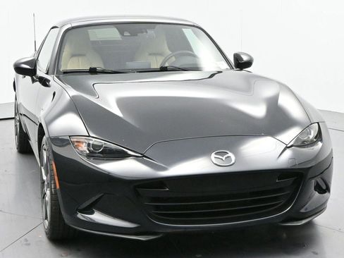 Used 2017 MAZDA MX-5 Miata RF Grand Touring image 2