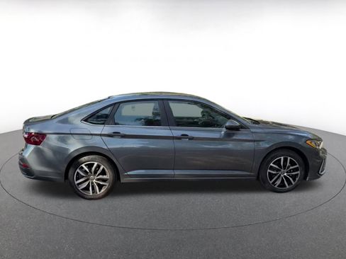 Used 2025 Volkswagen Jetta SE image 16