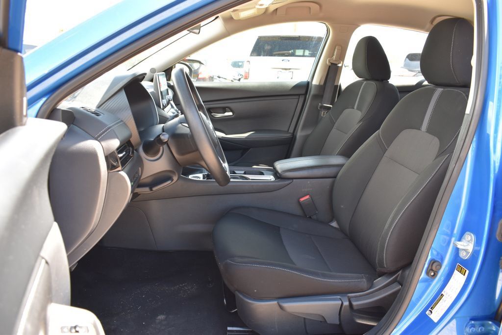 Used 2025 Nissan Sentra SV FWD image 6