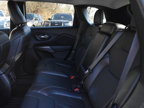 Used 2021 Jeep Cherokee Latitude Lux w/ Comfort/Convenience Group image 16