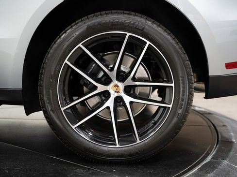 Used 2024 Porsche Macan image 20