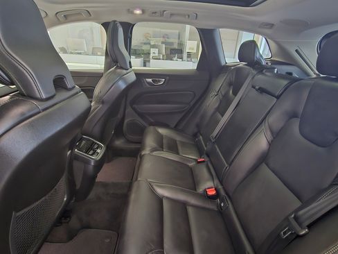 Certified 2022 Volvo XC60 B6 Inscription w/ Climate Package image 19