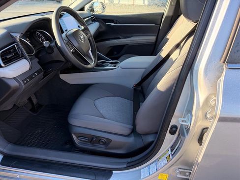 Used 2022 Toyota Camry LE image 11