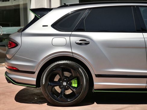 Used 2025 Bentley Bentayga AWD/4WD image 26