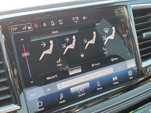 Used 2023 Chrysler Pacifica Touring-L AWD/4WD image 15