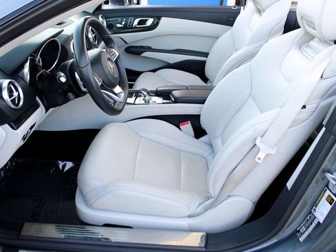 Used 2018 Mercedes-Benz SL 550 image 15
