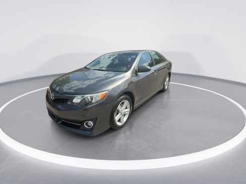 Used 2012 Toyota Camry SE FWD image 4