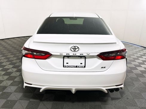 Used 2024 Toyota Camry SE w/ Convenience Package image 4