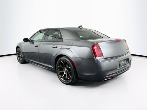 Used 2018 Chrysler 300 S w/ 300S Premium Group RWD image 5