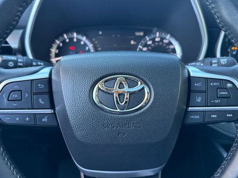 Used 2024 Toyota Highlander XLE image 15