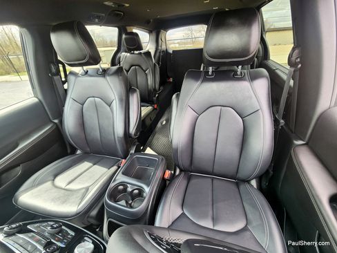 Used 2026 Chrysler Pacifica Select image 41