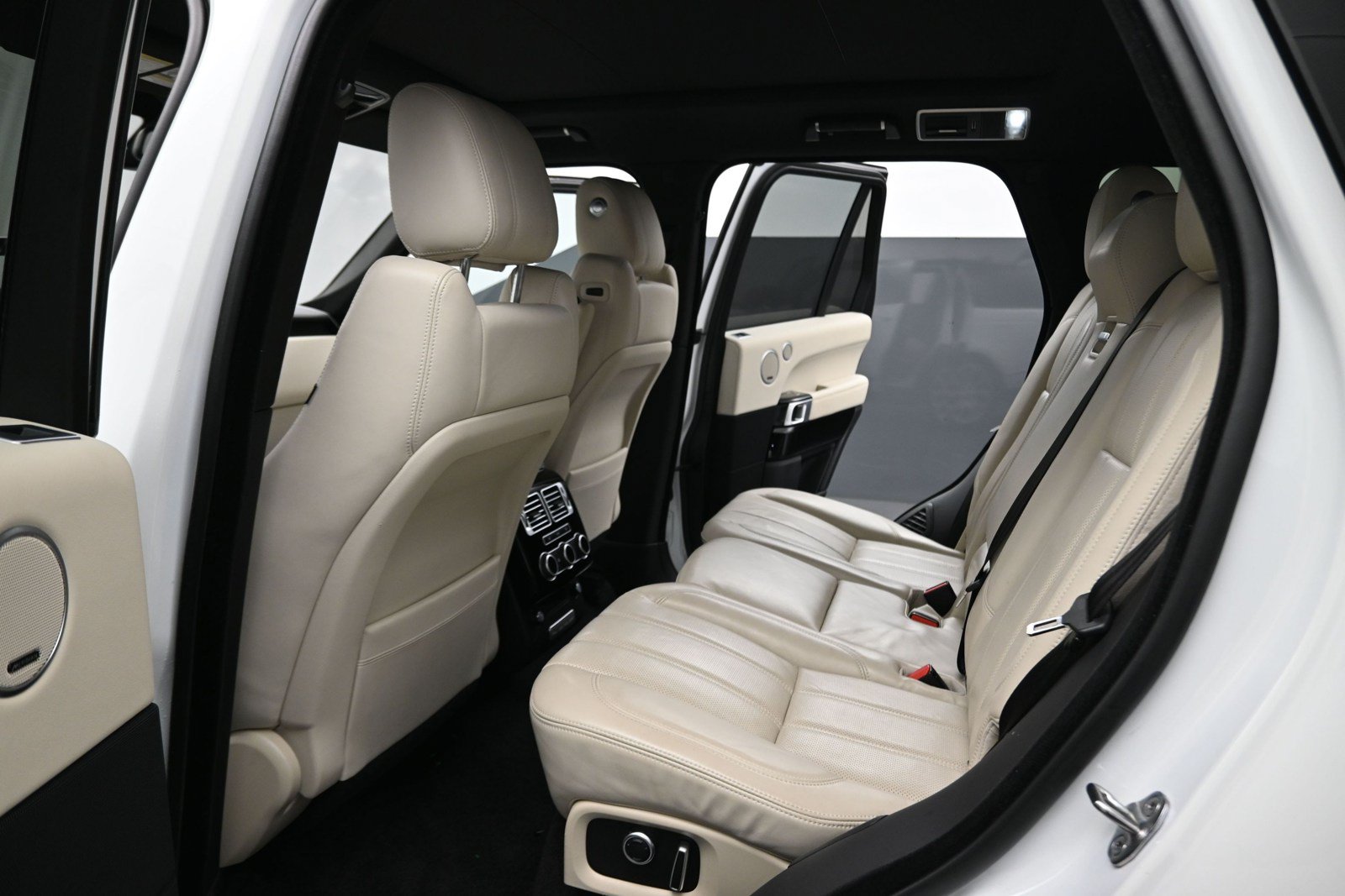 Used 2016 Land Rover Range Rover Supercharged AWD/4WD image 16