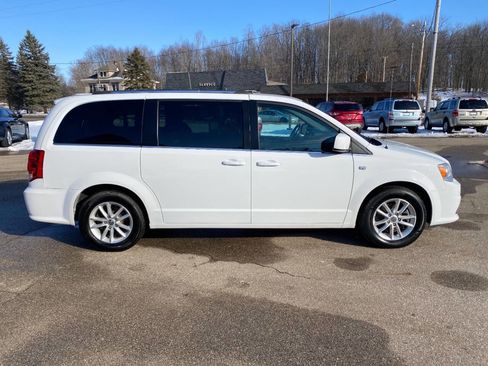 Used 2019 Dodge Grand Caravan SXT image 6