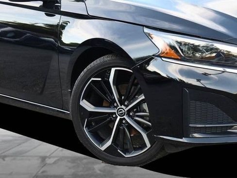 Certified 2025 Nissan Altima 2.5 SR w/ SR Premium Package FWD image 3