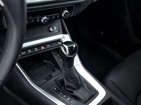 New 2025 Audi Q3 2.0T Premium image 10