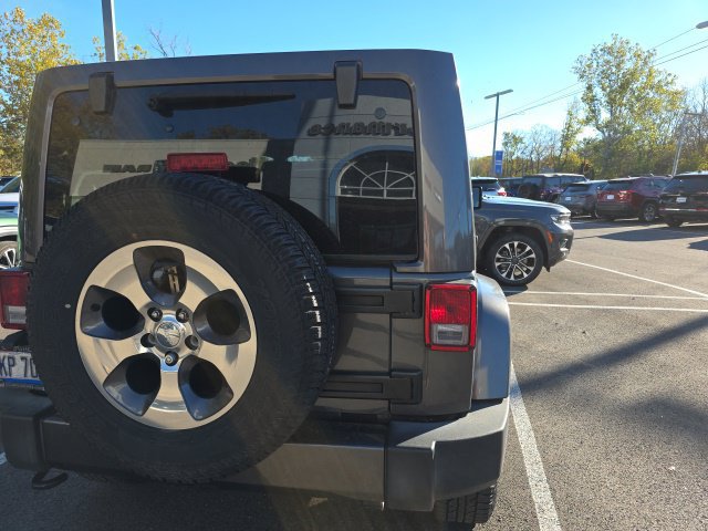 Used 2016 Jeep Wrangler Unlimited Sahara w/ Connectivity Group AWD/4WD image 6