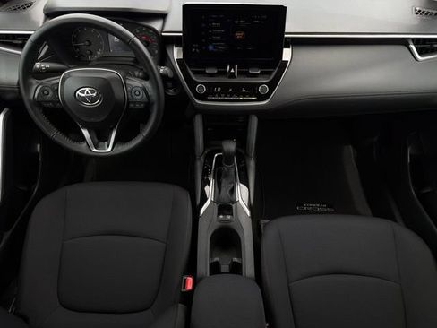 Used 2024 Toyota Corolla Cross LE FWD image 9
