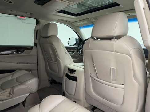 Used 2019 Cadillac Escalade Luxury RWD image 63