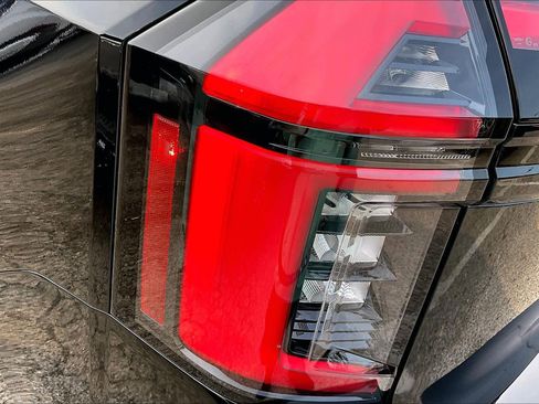 Used 2025 Nissan Armada Platinum Reserve AWD/4WD image 31