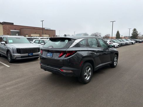 Used 2023 Hyundai Tucson SE image 2