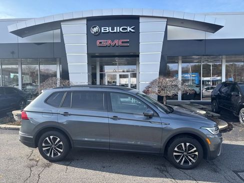 Used 2022 Volkswagen Tiguan S image 30