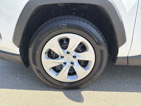 Used 2025 Toyota RAV4 LE AWD/4WD image 11