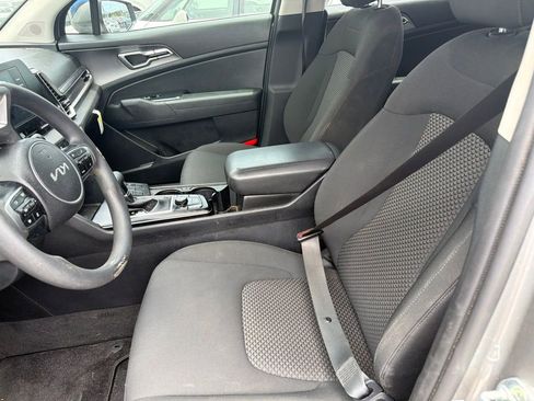 Used 2023 Kia Sportage LX AWD/4WD image 6