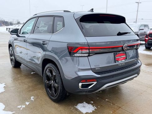 Used 2025 Volkswagen Taos SEL image 7
