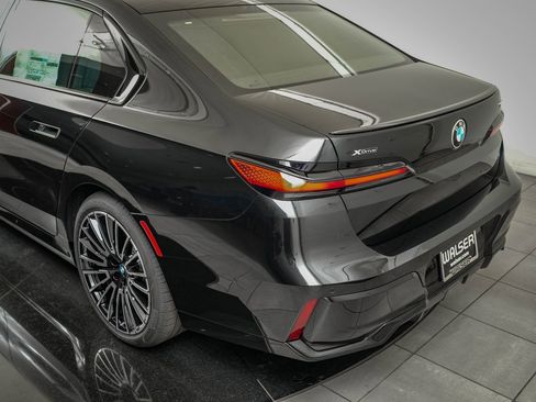 New 2026 BMW 740i xDrive w/ Executive Package image 8