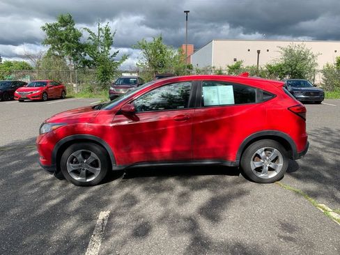 Used 2018 Honda HR-V LX image 2