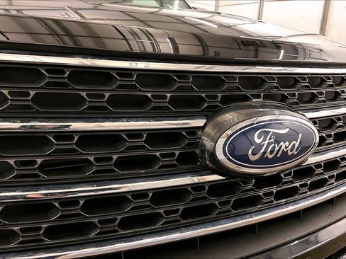 Certified 2022 Ford Explorer XLT w/ Equipment Group 202A image 30