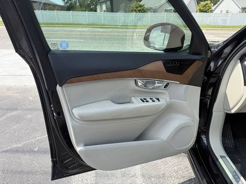 Used 2020 Volvo XC90 T6 Inscription w/ Protection Package Premier AWD/4WD image 16