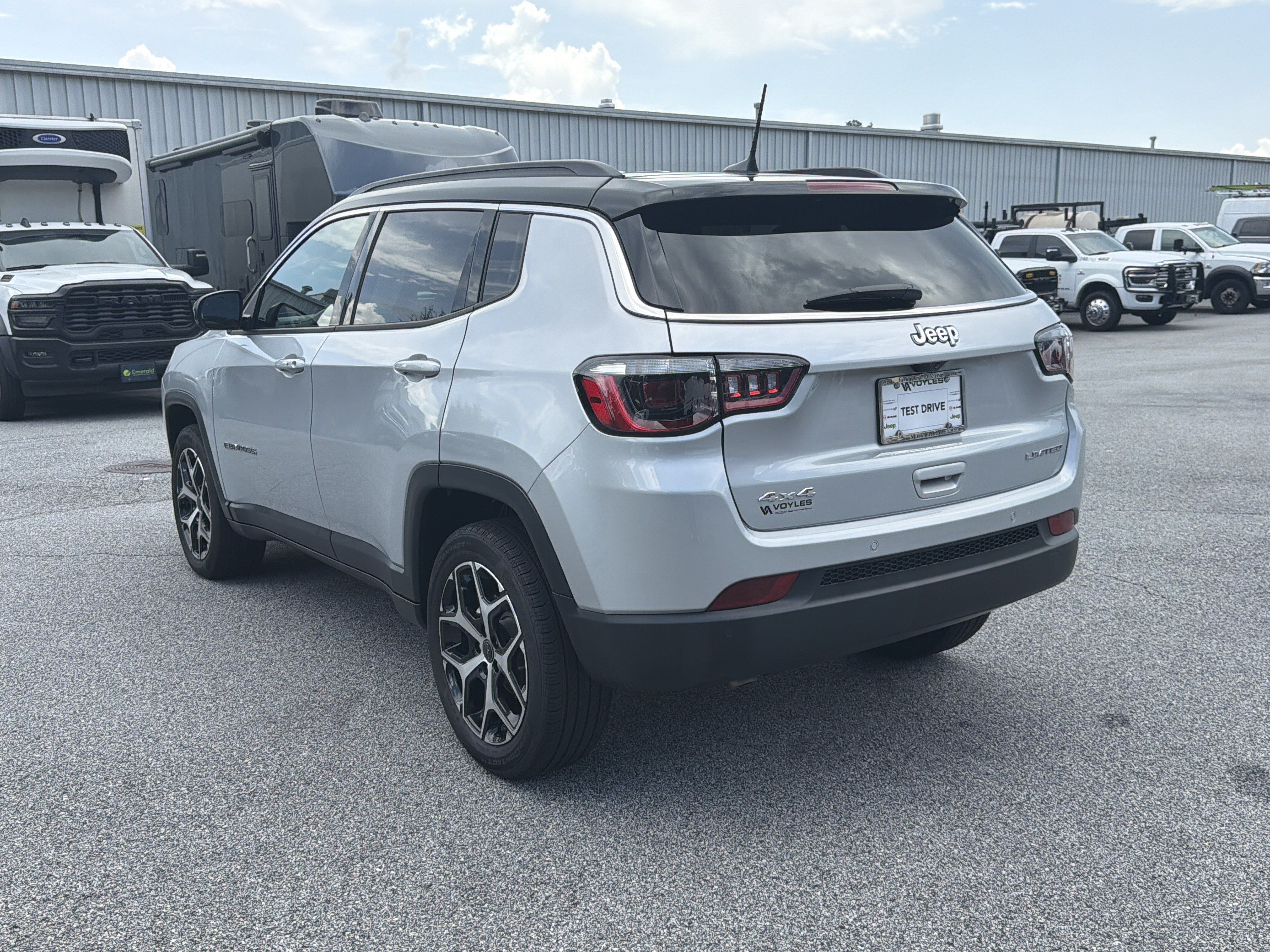 Used 2026 Jeep Compass Limited AWD/4WD image 6